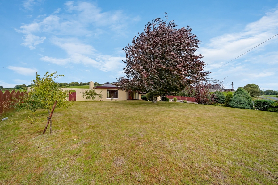 View of front of house & garden