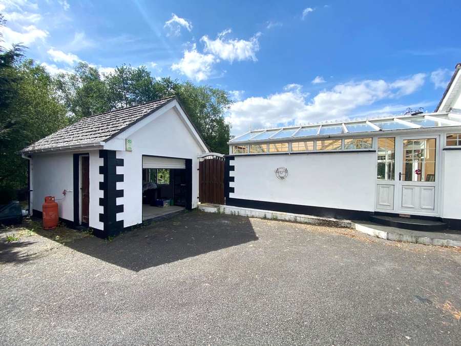 Detached Garage