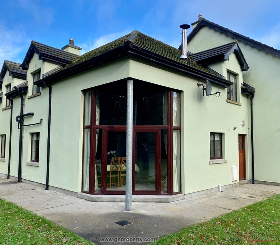 No.15 Clement Court, Lough Rynn, Mohill, Co Leitrim, N41 K383