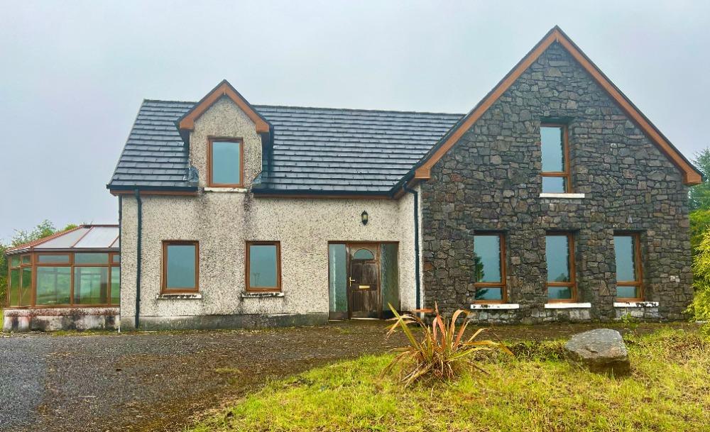 No.2 Radharc Na Bhaile, Dowra road, Drumshanbo, Co.Leitrim N41 AK54